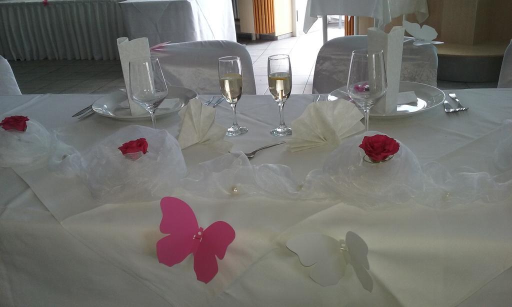 Hotel Rozvoj Klatovy Dış mekan fotoğraf