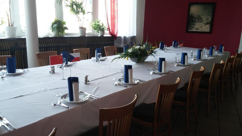 Hotel Rozvoj Klatovy Dış mekan fotoğraf