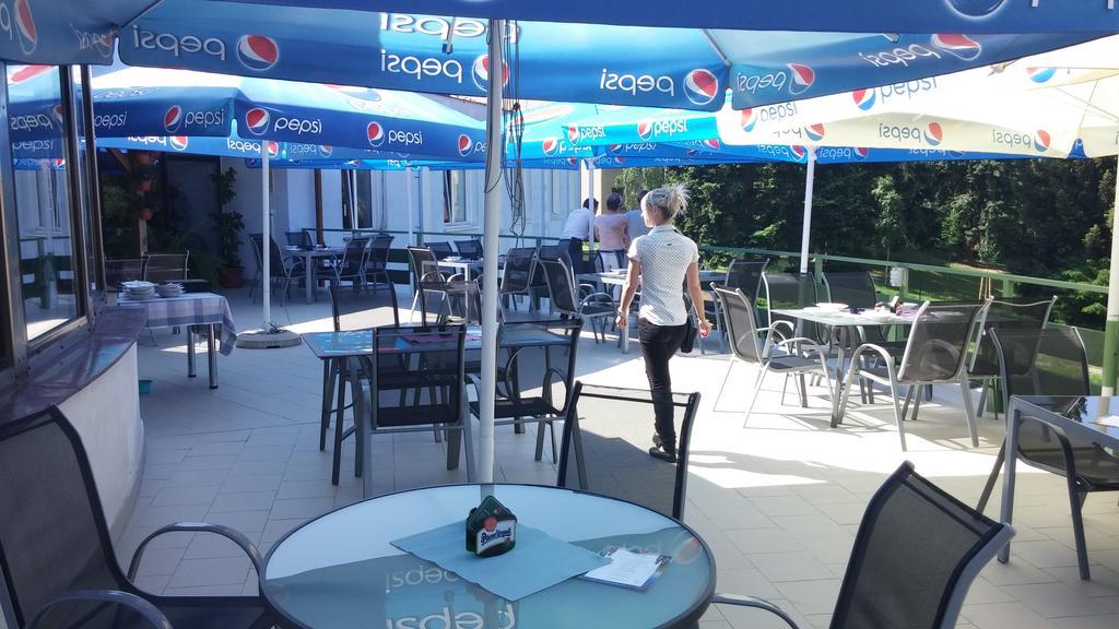 Hotel Rozvoj Klatovy Dış mekan fotoğraf