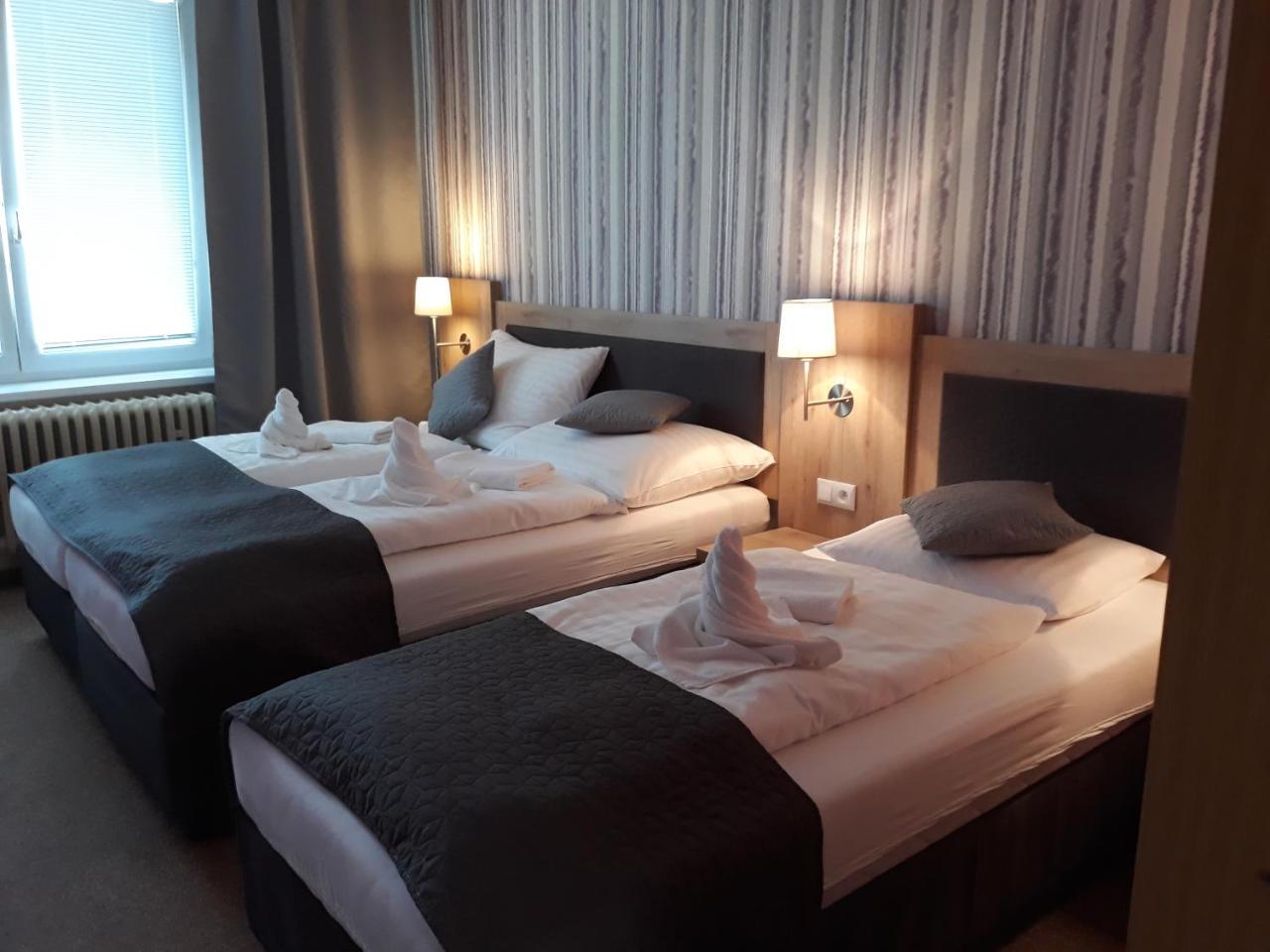 Hotel Rozvoj Klatovy Dış mekan fotoğraf